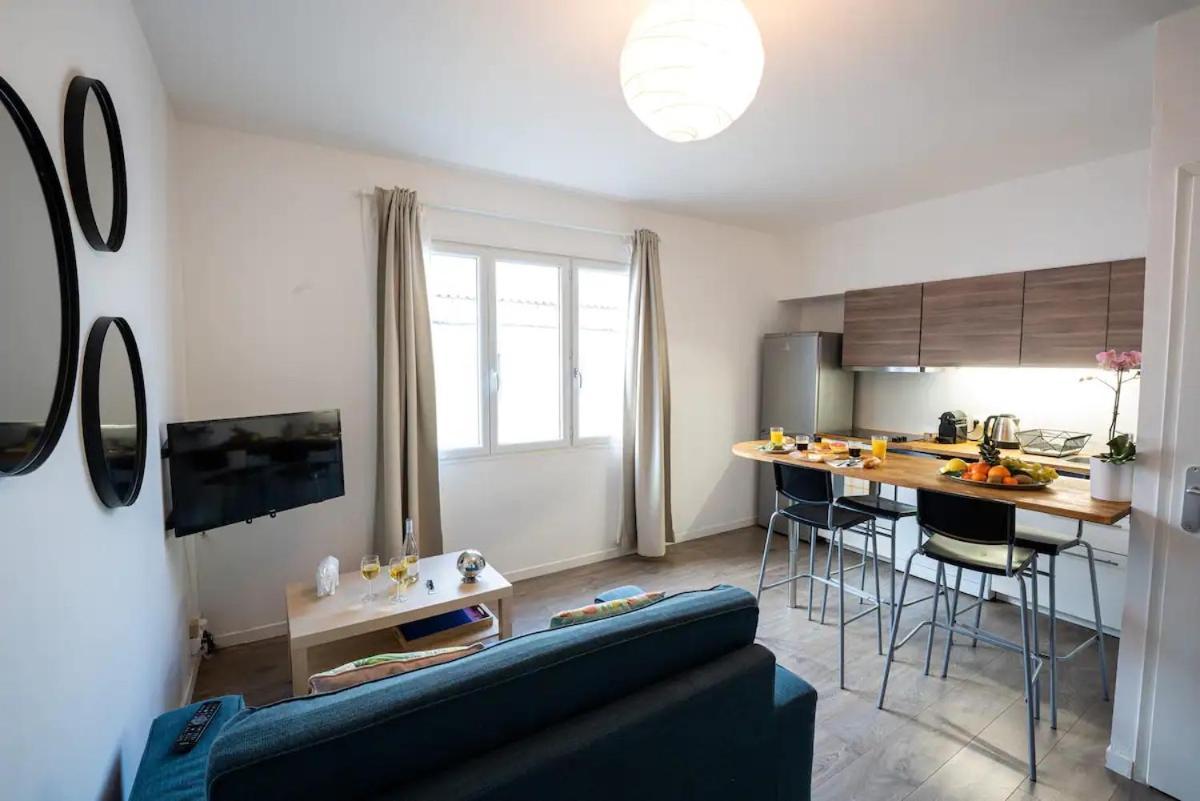 Appartement Centre Village, Clim Et Parking Gratuit Айга-Мортас Екстериор снимка