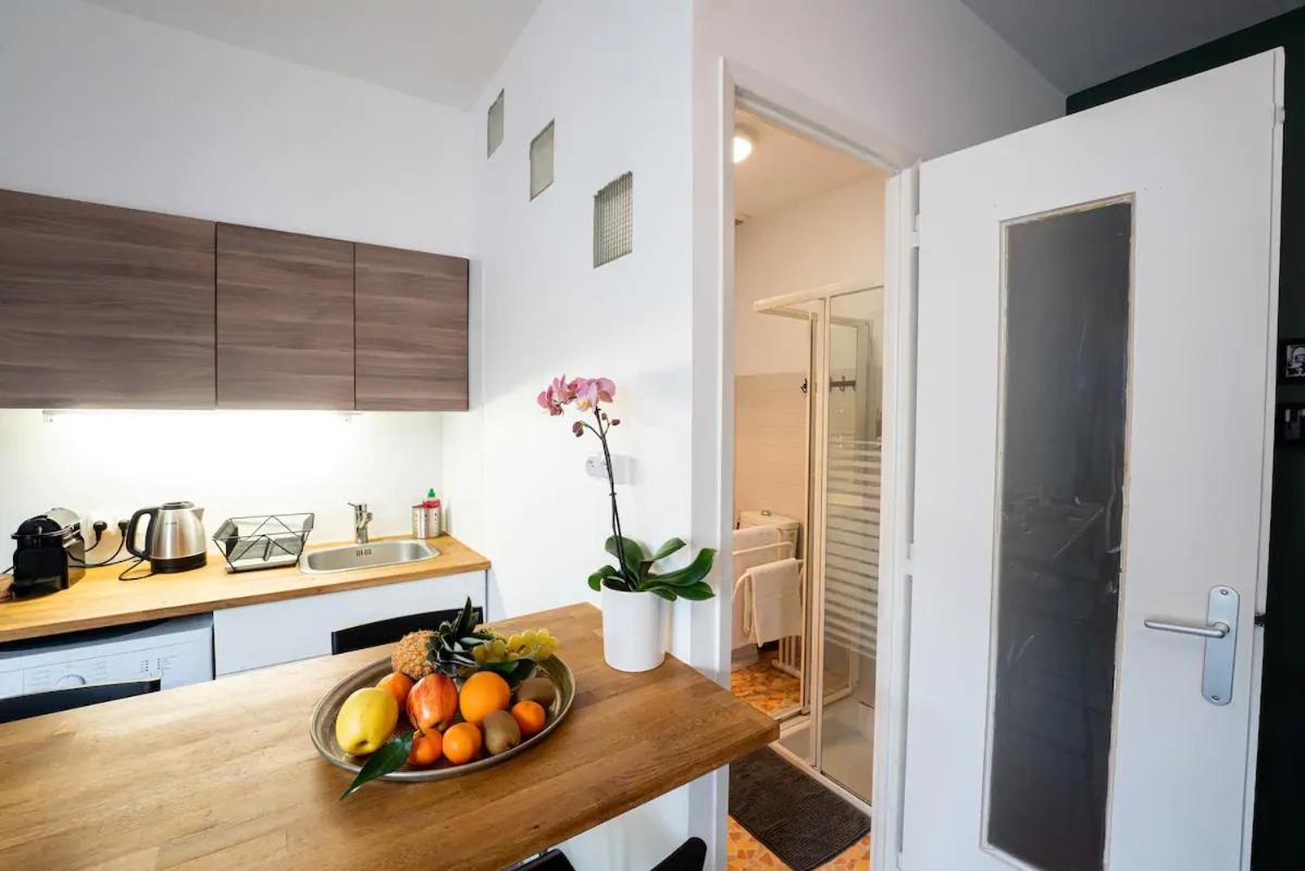 Appartement Centre Village, Clim Et Parking Gratuit Айга-Мортас Екстериор снимка